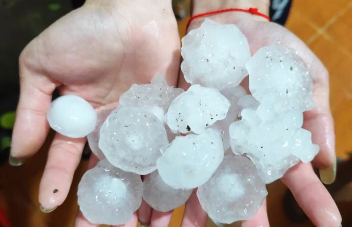 Nguyên nhân mưa đá trút xuống Hà Nội và loạt tỉnh thành miền Bắc