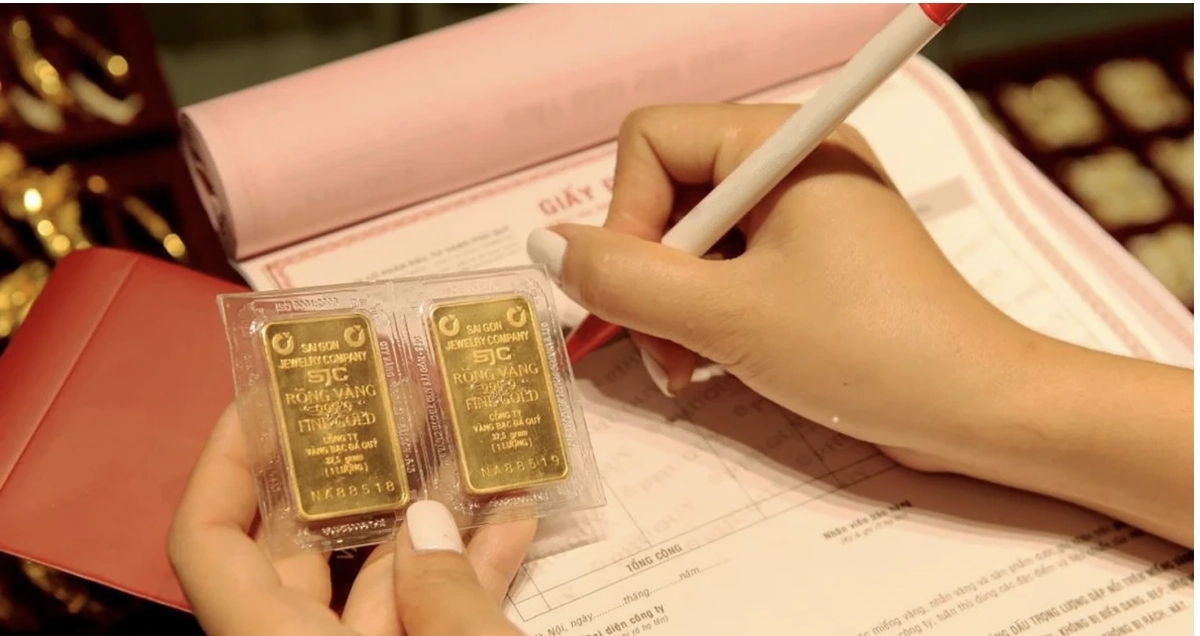 Mua vàng rồi nhận giấy hẹn: Rủi ro pháp lý trong giao dịch "tiền trao...cháo hẹn múc"