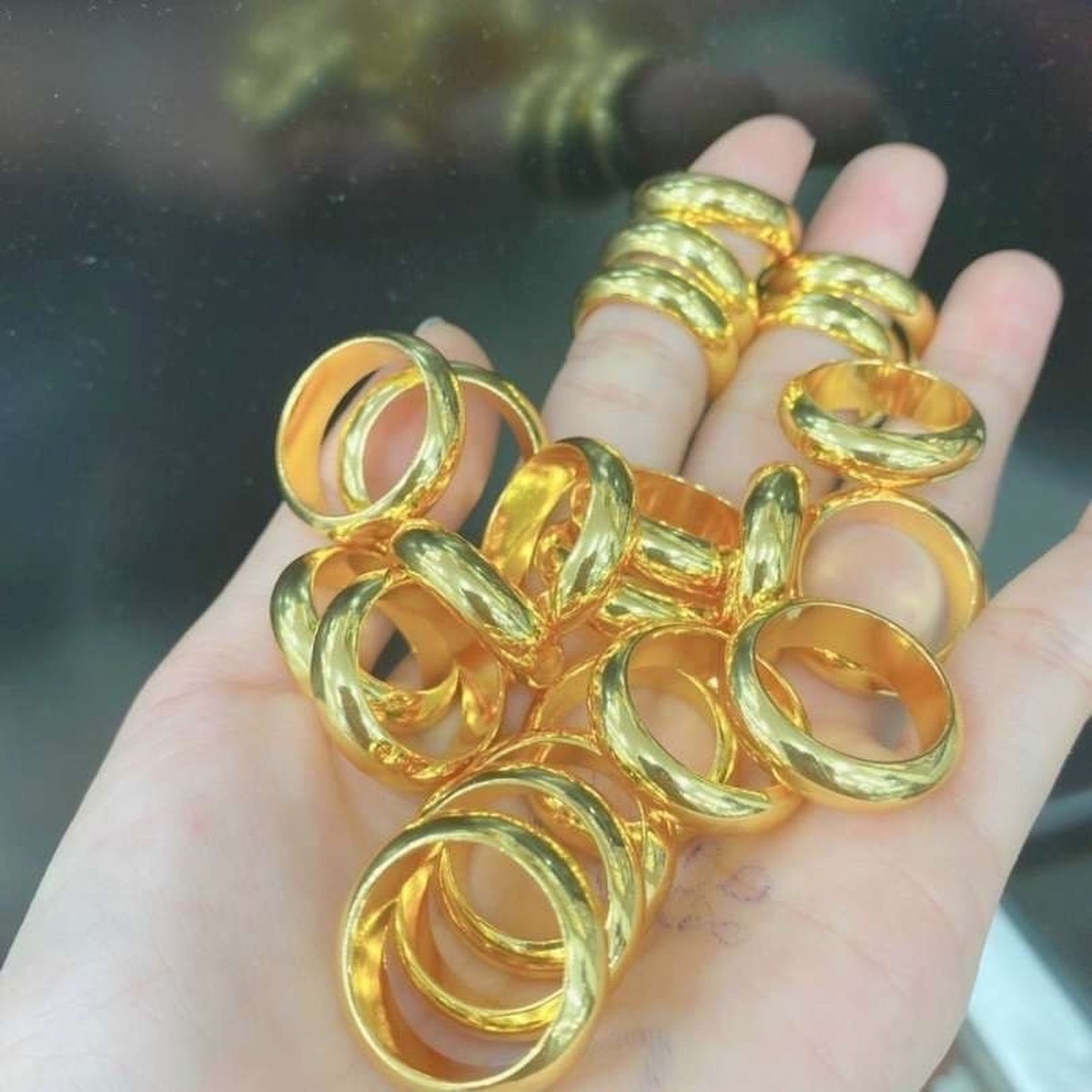 Giá vàng hôm nay 8/3: Người mua vàng nhẫn mất 3...