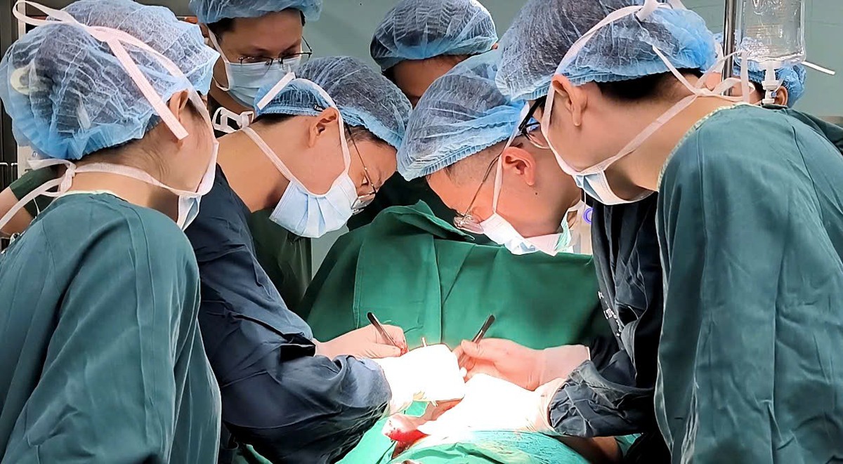 Việt kiều 43 tuổi hoại tử vú sau phẫu thuật thẩm mỹ liên tiếp, bác sĩ cảnh báo biến chứng nguy hiểm