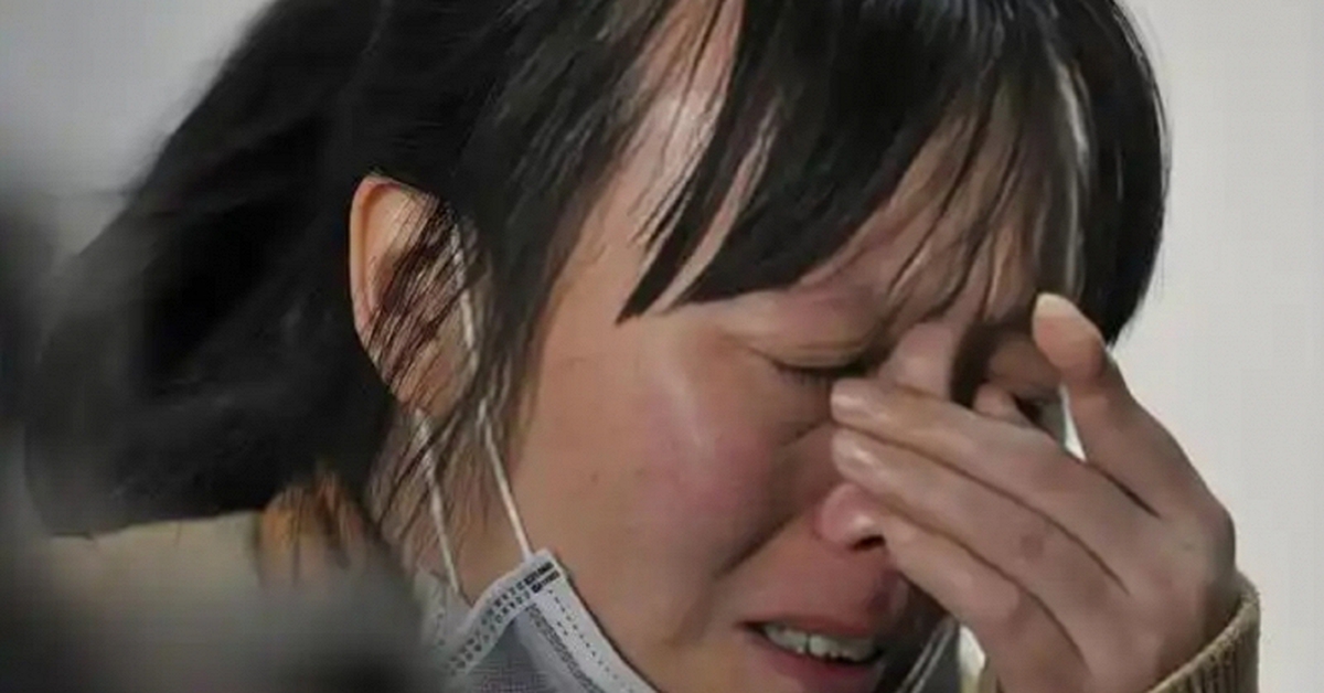 Mẹ không nói lời nào, lén rút sạch 1,4 tỷ tiền tiết kiệm của con cả để mua nhà cho con út, cái kết vài năm sau quá cay đắng!