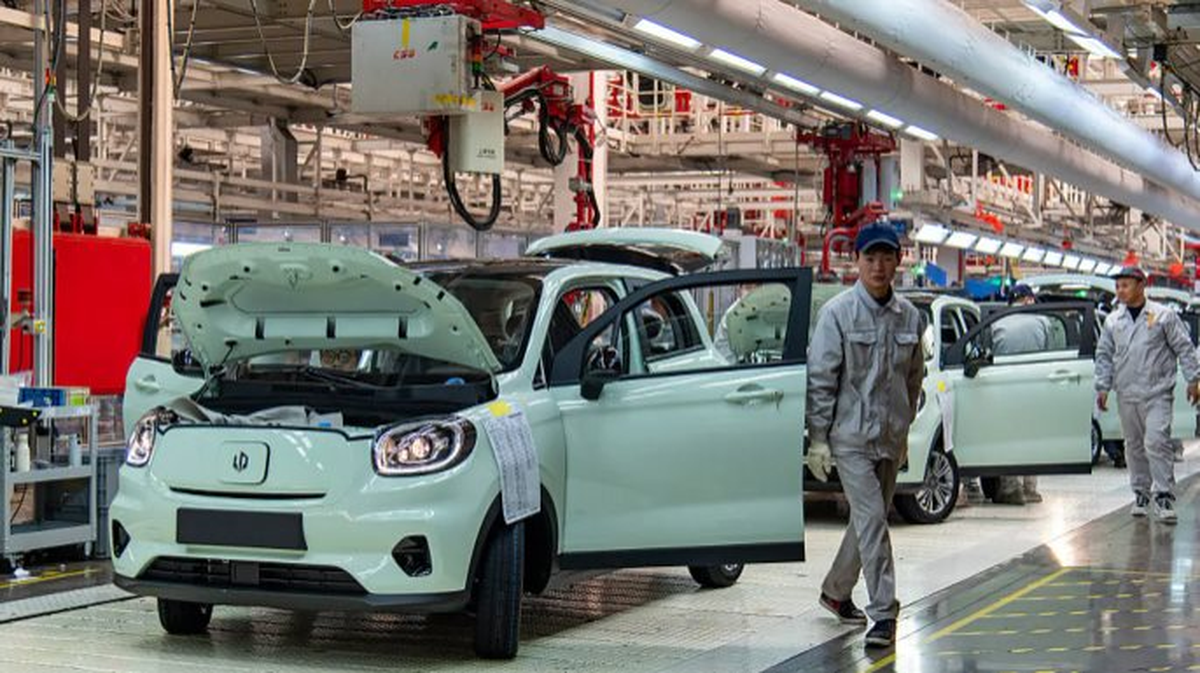 Đi ngược thế giới, Trung Quốc bá chủ xe điện nh...