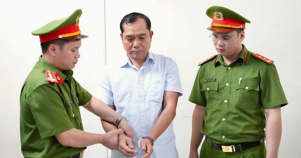 Bắt khẩn cấp một nguyên Phó Chủ tịch TP trước đây