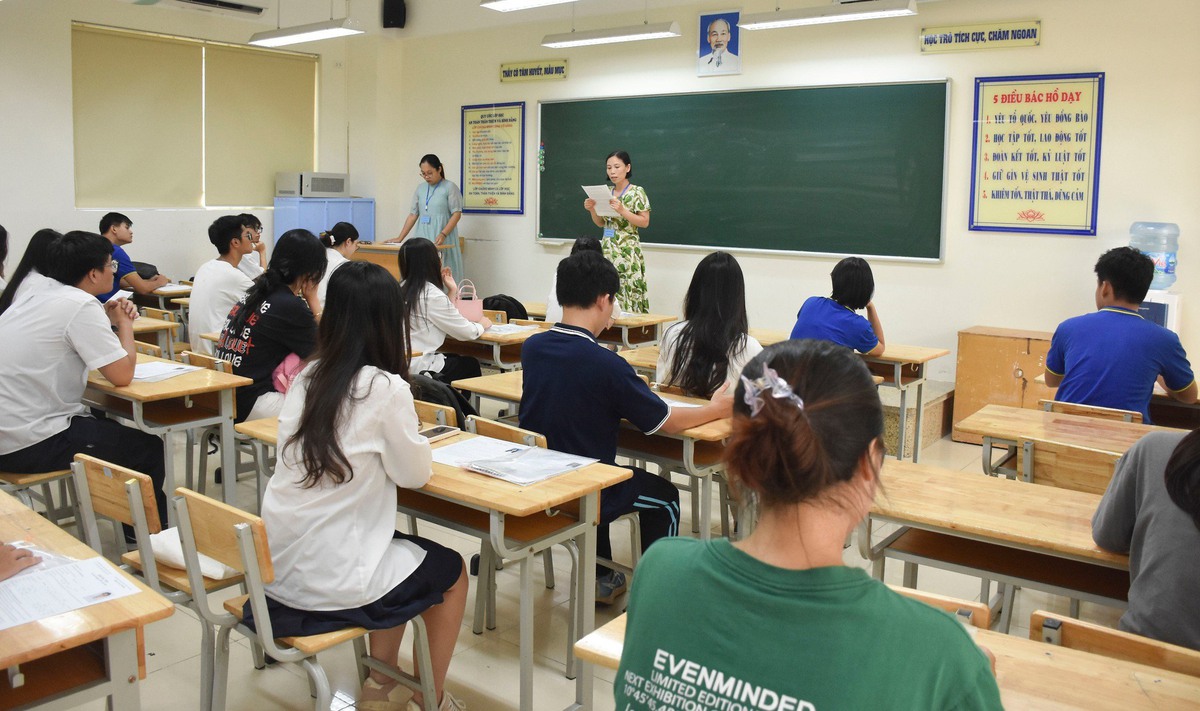 Cục A03 cảnh báo gian lận tinh vi kỳ thi THPT: Thí sinh đeo tai nghe siêu nhỏ chỉ bằng hạt gạo