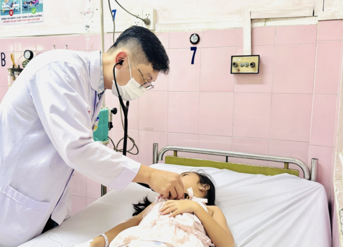 Bộ Y tế yêu cầu điều tra vụ hơn 140 học sinh nghi ngộ độc tại TP.HCM