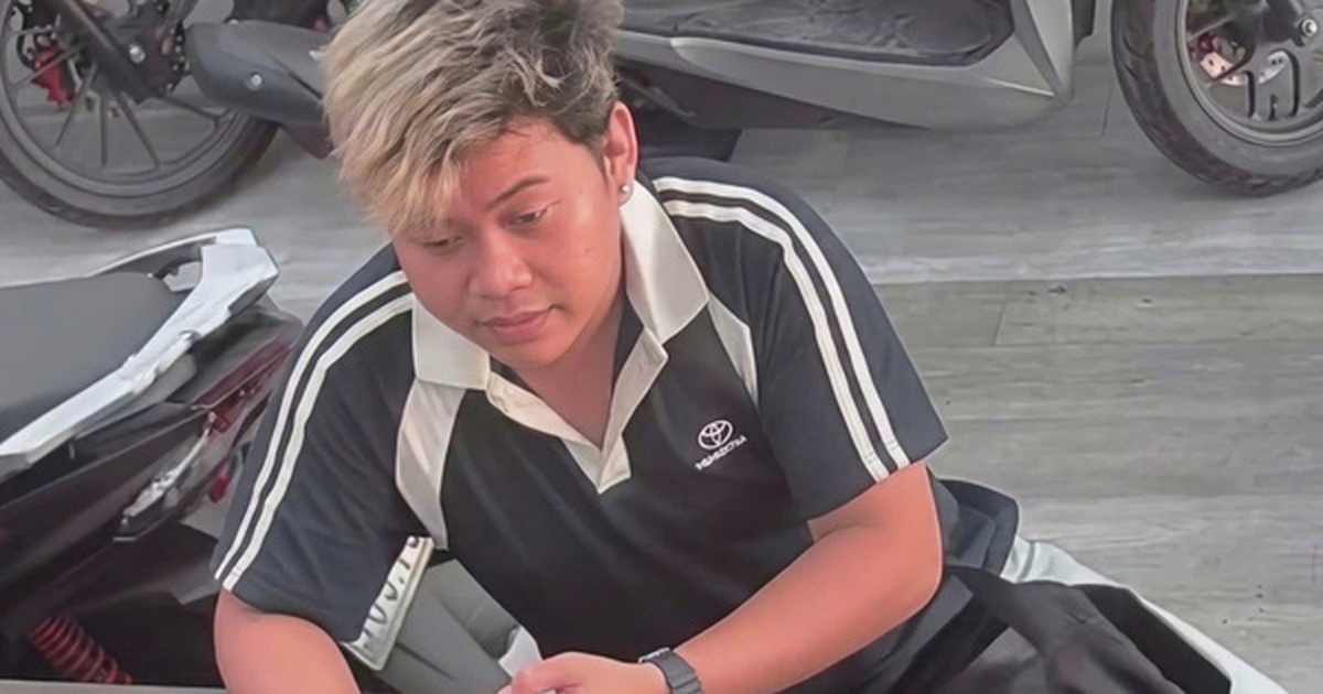 TPHCM: Bắt giữ nam thanh niên tóc vàng giật 2 iPhone ở tiệm cầm đồ