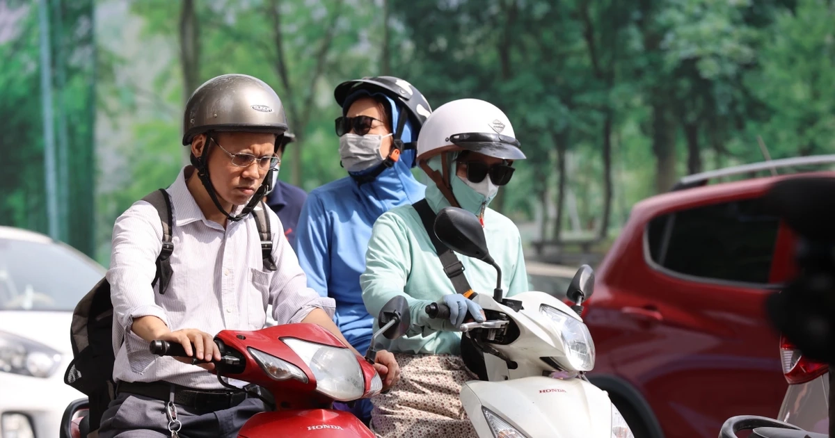 Miền Bắc nắng nóng gay gắt trước khi đón mưa dông