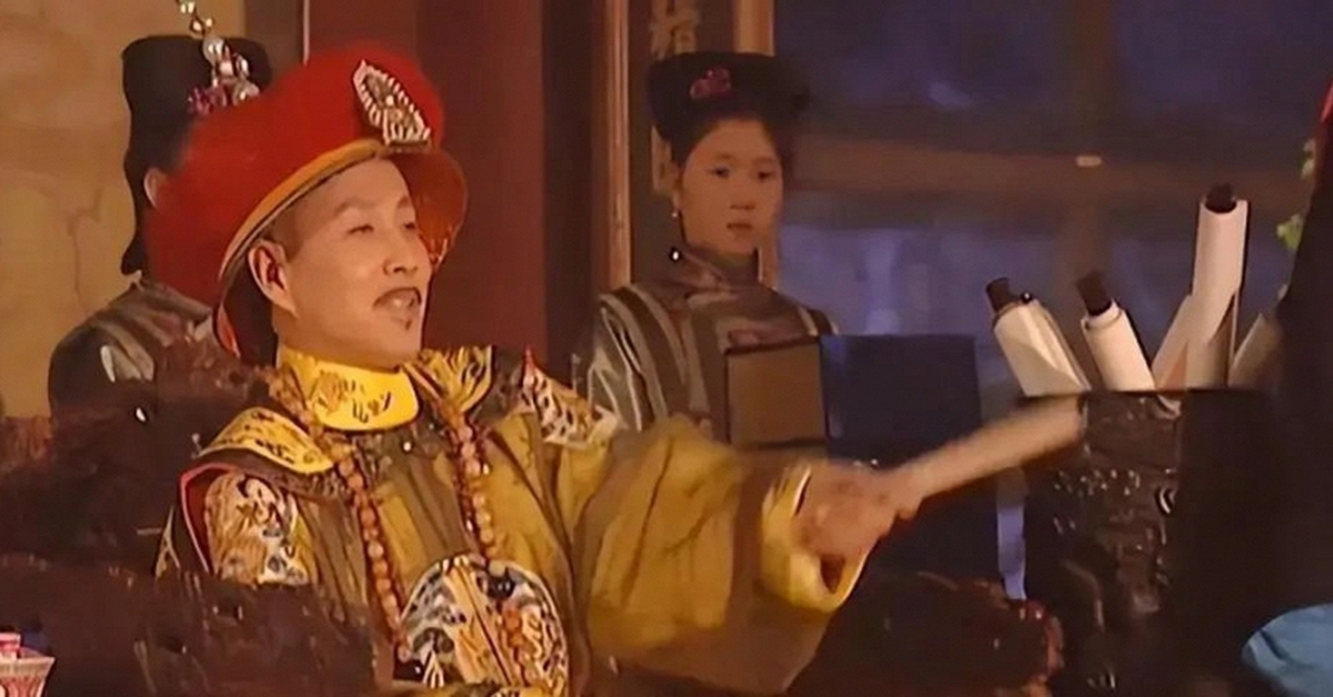 Khang Hy lần đầu dùng sôcôla và đọc hướng dẫn hơn 900 chữ rồi nói 3 từ khiến quần thần run sợ giữa triều