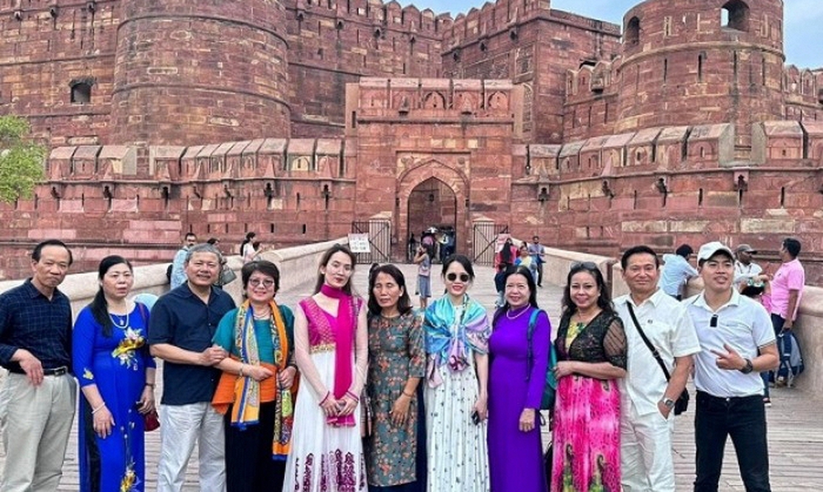 Tin mới: Một quốc gia bỏ khai báo giấy, khách Việt khi nhập cảnh chỉ cần điền thông tin online