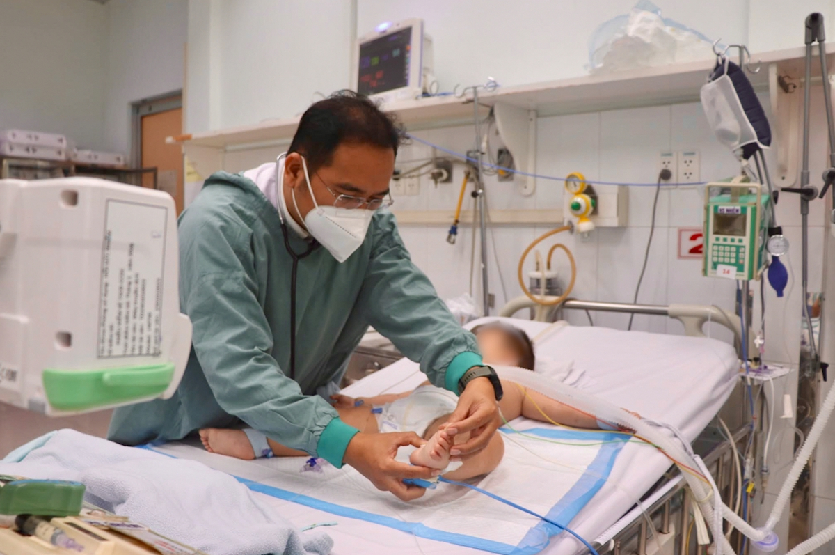 Trẻ mắc tay chân miệng tăng cao, nhiều ca nguy kịch do chủng EV71