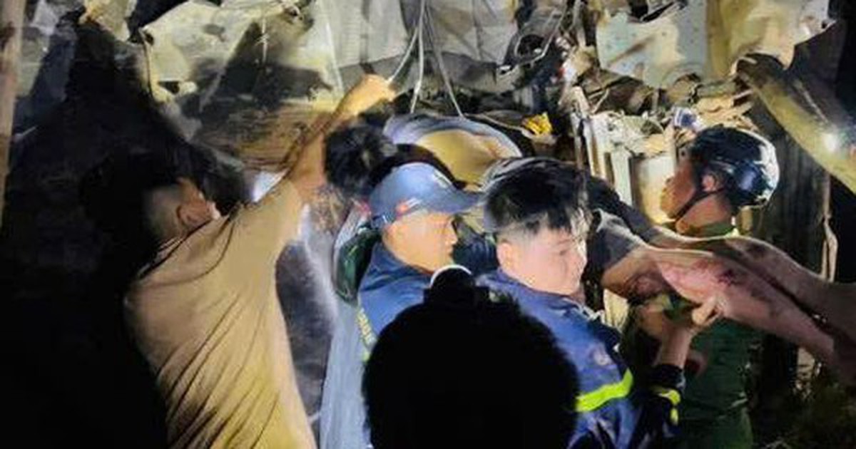 Cận cảnh giải cứu tài xế bị thương mắc kẹt khi xe tải rơi xuống vực sâu 80 m