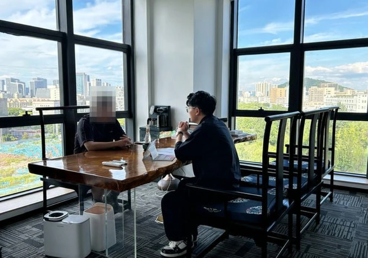 Lương 13 triệu/tháng nhưng kế toán chuyển nhầm 4,5 tỷ, nam nhân viên nghỉ việc, tử chối trả tiền