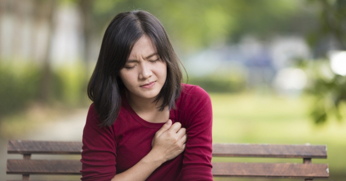 Tưởng chỉ là cơn đau đầu, cô gái 35 tuổi ngã quỵ ngay khi xem con thi đấu: Bác sĩ cảnh báo dấu hiệu đột quỵ nhiều người bỏ qua