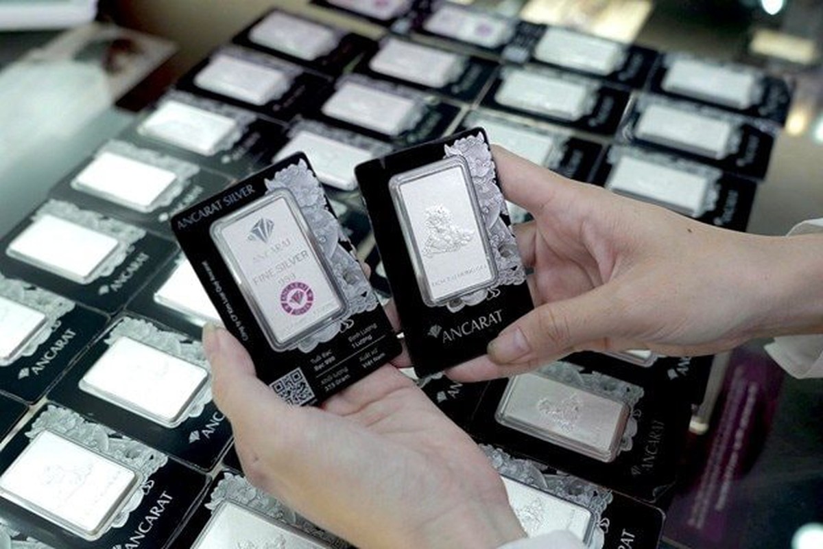 Sáng nay, giá bạc đồng loạt giảm