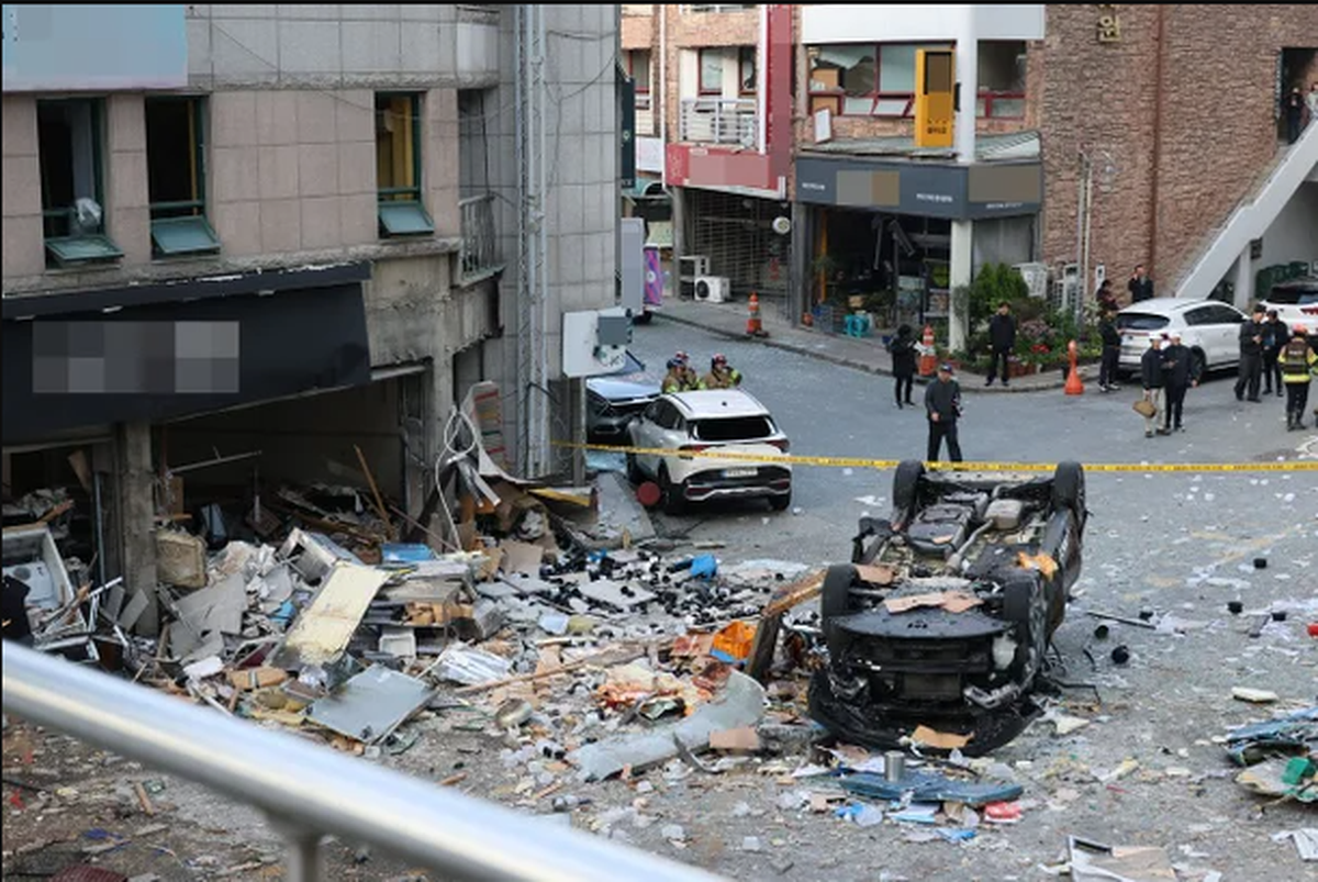 Trung tâm thương mại tại Hàn Quốc hoang tàn sau...