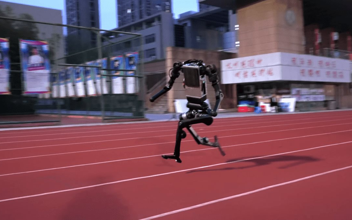 Robot Trung Quốc chạy 100m chỉ mất 10 giây