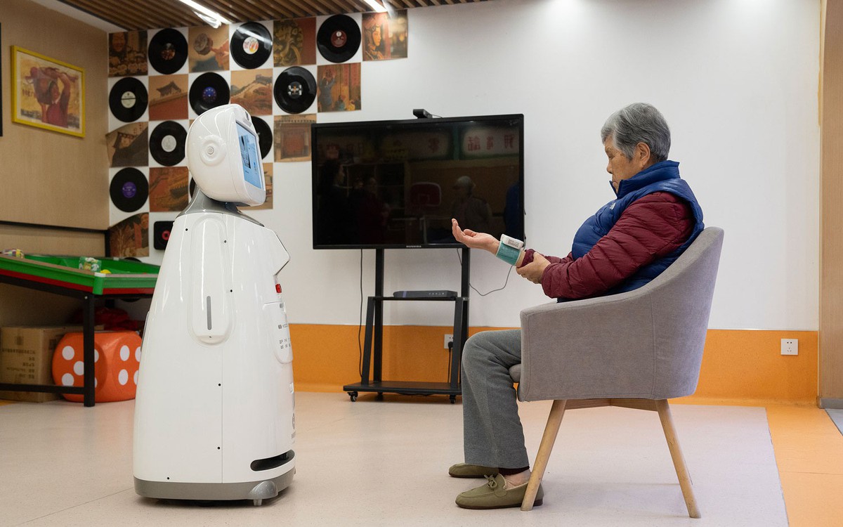 Không con cái, người già ở nước láng giềng Việt...