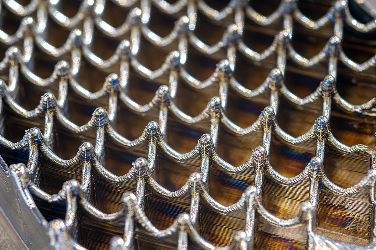 Bền hơn 30%, ăn mòn chỉ 0,105mm mỗi năm: AI vừa tạo ra loại thép không gỉ phá vỡ quy luật thế kỷ