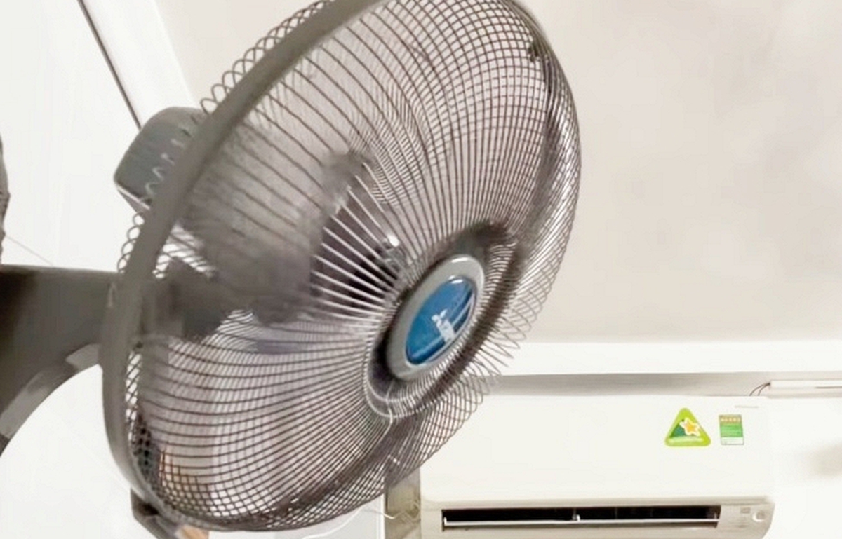 Bật điều hòa + quạt có tốn điện hơn không? EVN đưa ra đáp án