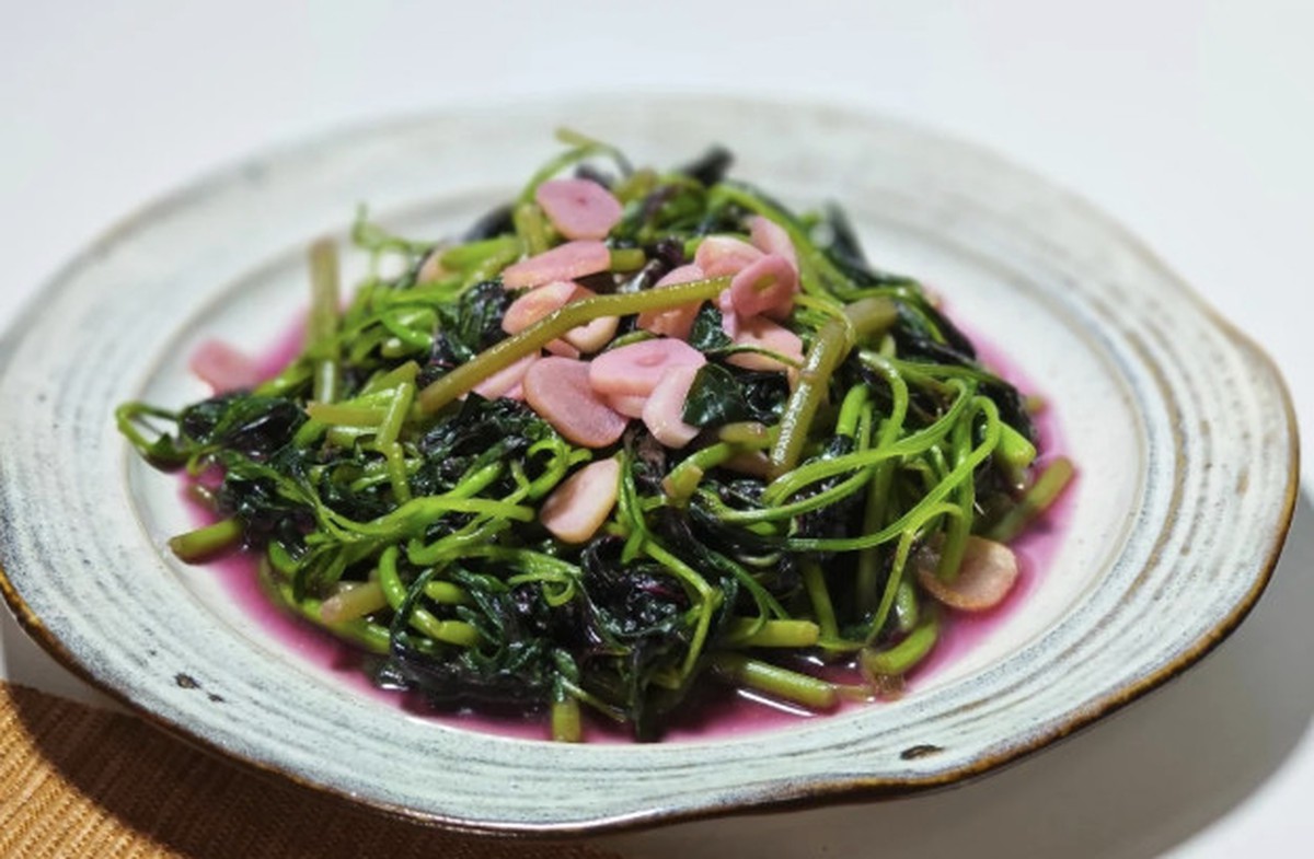 Không ngờ loại rau dân dã này lại là "bể canxi và sắt", chỉ thêm vài tép tỏi là thành cực phẩm đưa cơm
