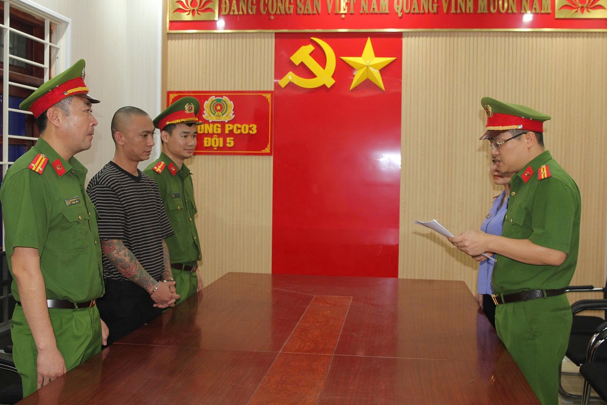 Bắt tạm giam và khám xét nơi ở, nơi làm việc của Nguyễn Duy Sơn SN 1987