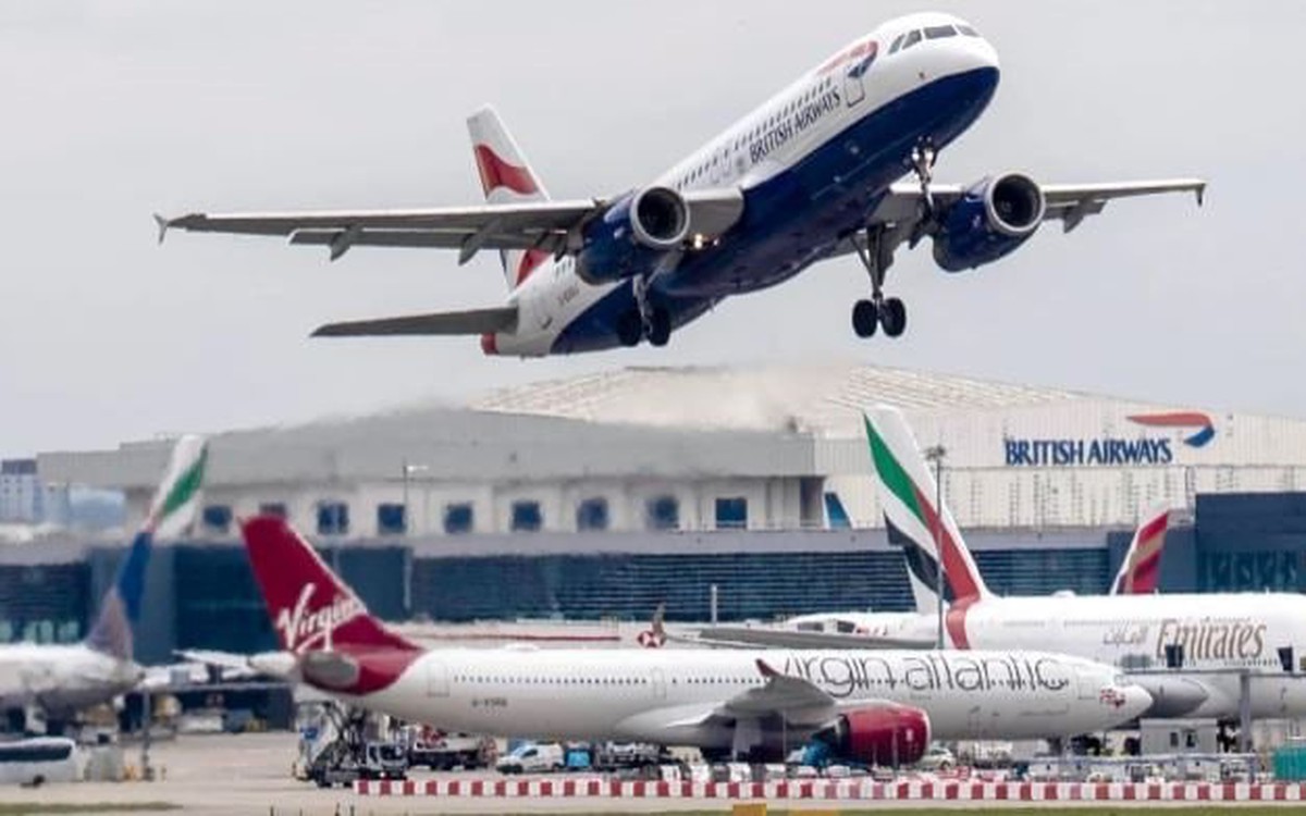 Hàng trăm chuyến bay sắp bị hủy, 14 triệu lao động rủi ro mất việc làm: Chuyện gì đang xảy ra với ngành hàng không châu Âu?