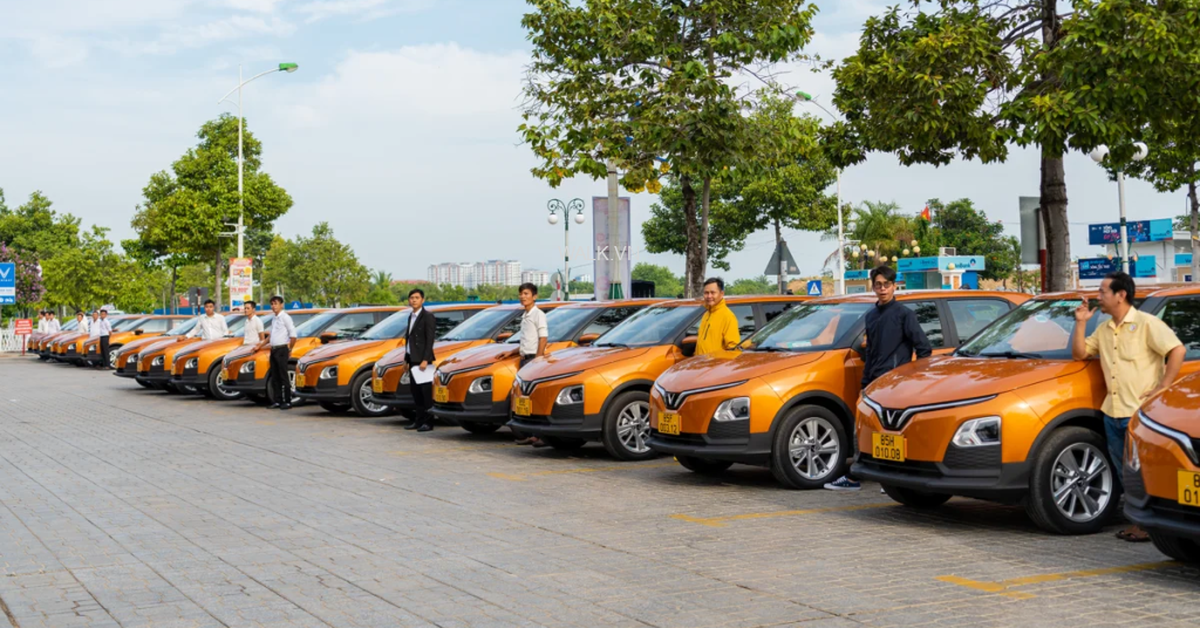 Thêm một hãng taxi chuyển đổi hoàn toàn sang xe...