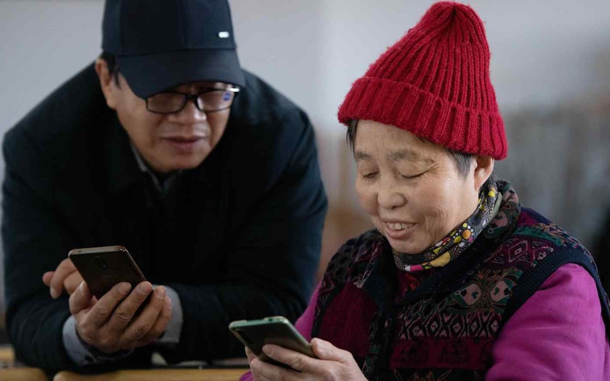 Bật khóc vì câu nói của Robot: 323 triệu người ...