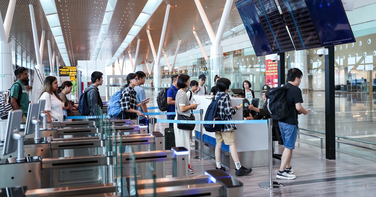 Khẩn trương nghiên cứu, giảm giá dịch vụ hàng không