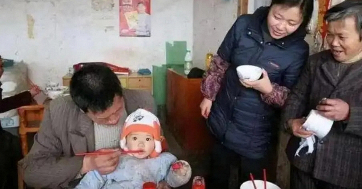 Bé 5 tháng tuổi suy gan sau bữa tiệc gia đình: Bác sĩ lo ngại vì "tình thương thiếu hiểu biết" của ông nội