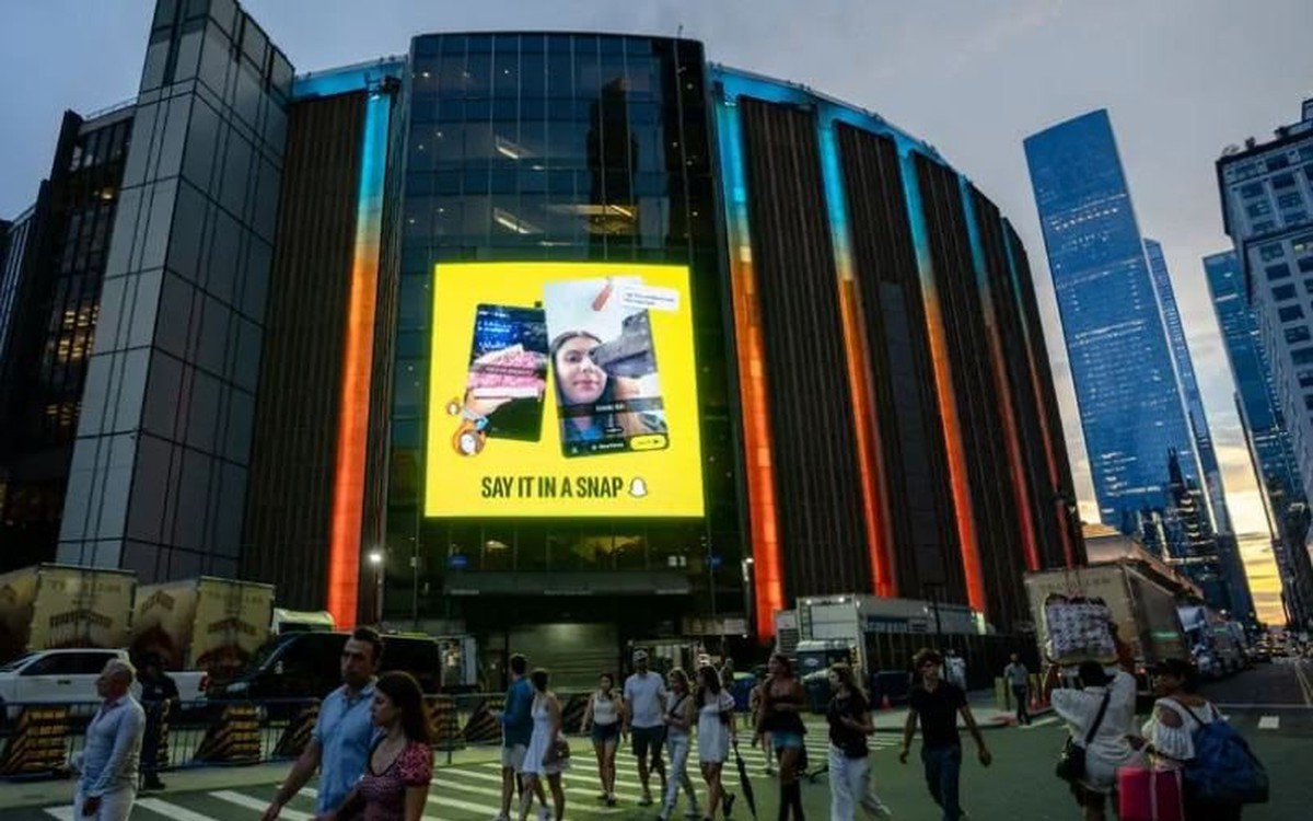 Sa thải 1.000 nhân sự toàn thời gian, đóng băng...