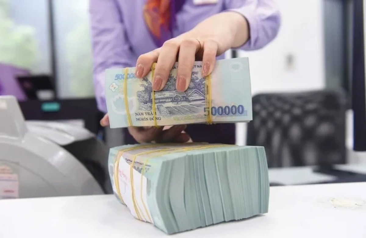 Lãi suất ngân hàng giảm, kênh gửi tiết kiệm còn hấp dẫn?