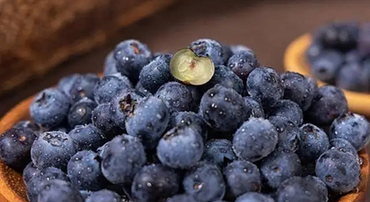 Người phụ nữ 61 tuổi kiên trì ăn việt quất mỗi sáng suốt 4 năm, kết quả khám khiến bác sĩ gật gù: “Cách này rất ổn”