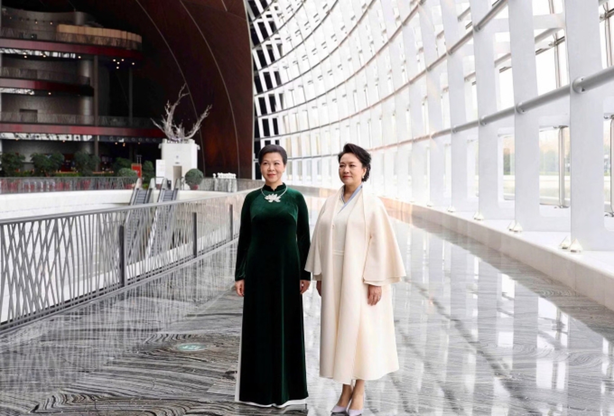 Công trình Phu nhân Ngô Phương Ly vừa thăm: Bao quanh bởi hồ nhân tạo, có lối vào qua hành lang ngầm