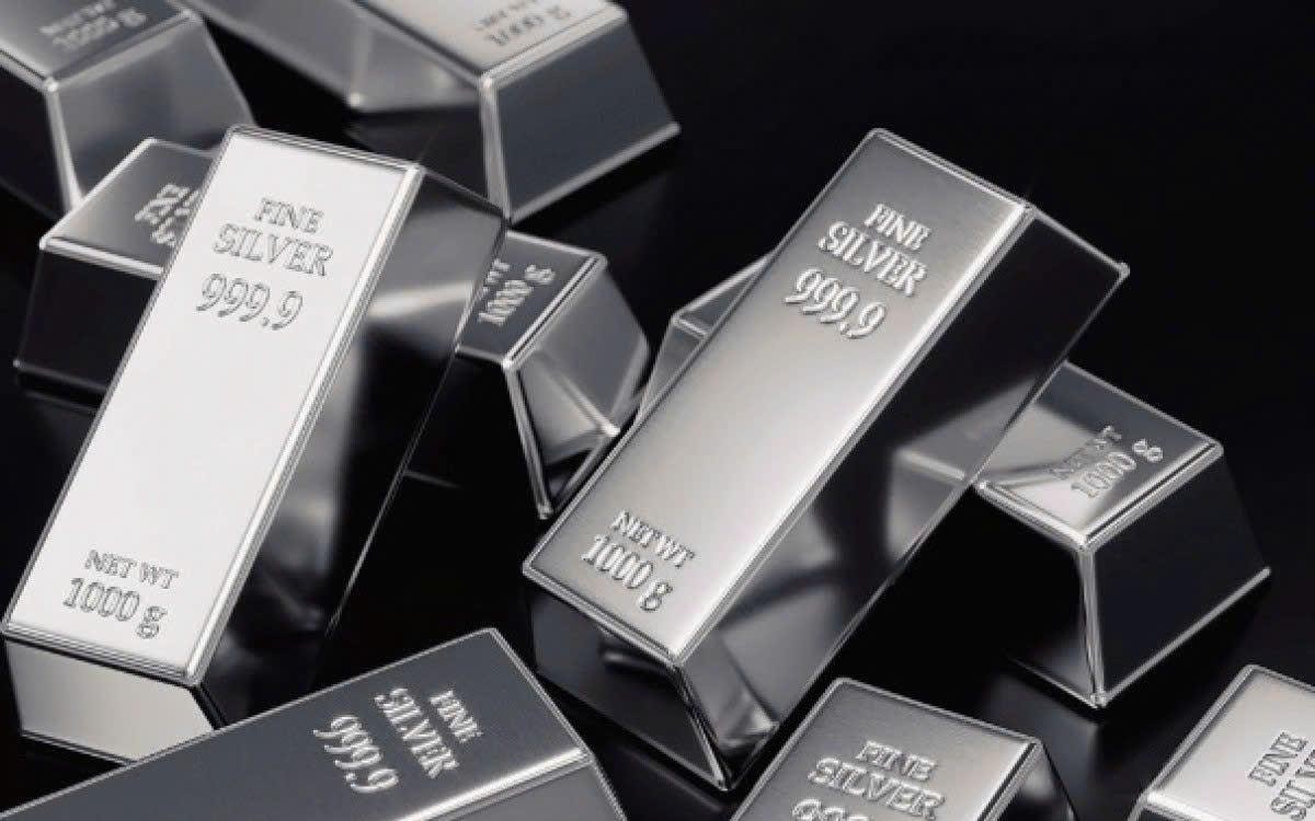 Tăng 140% trong 1 năm qua, nhà đầu tư lâu dài hưởng lợi lớn: Kim loại anh em của vàng vươn lên, khẳng định tiềm năng tích trữ dài hạn