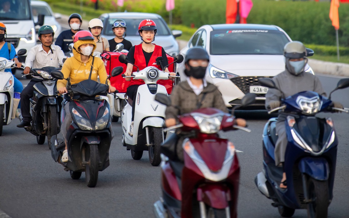 Nghỉ lễ dài ngày: Người trẻ chọn gửi đồ trước để giảm tải hành lý