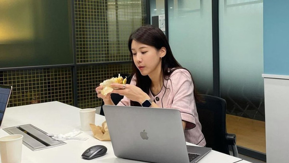 Được sếp cảm ơn, người bình thường đáp “không có gì”, người EQ cao khéo léo ghi điểm trong mắt lãnh đạo bằng 3 câu