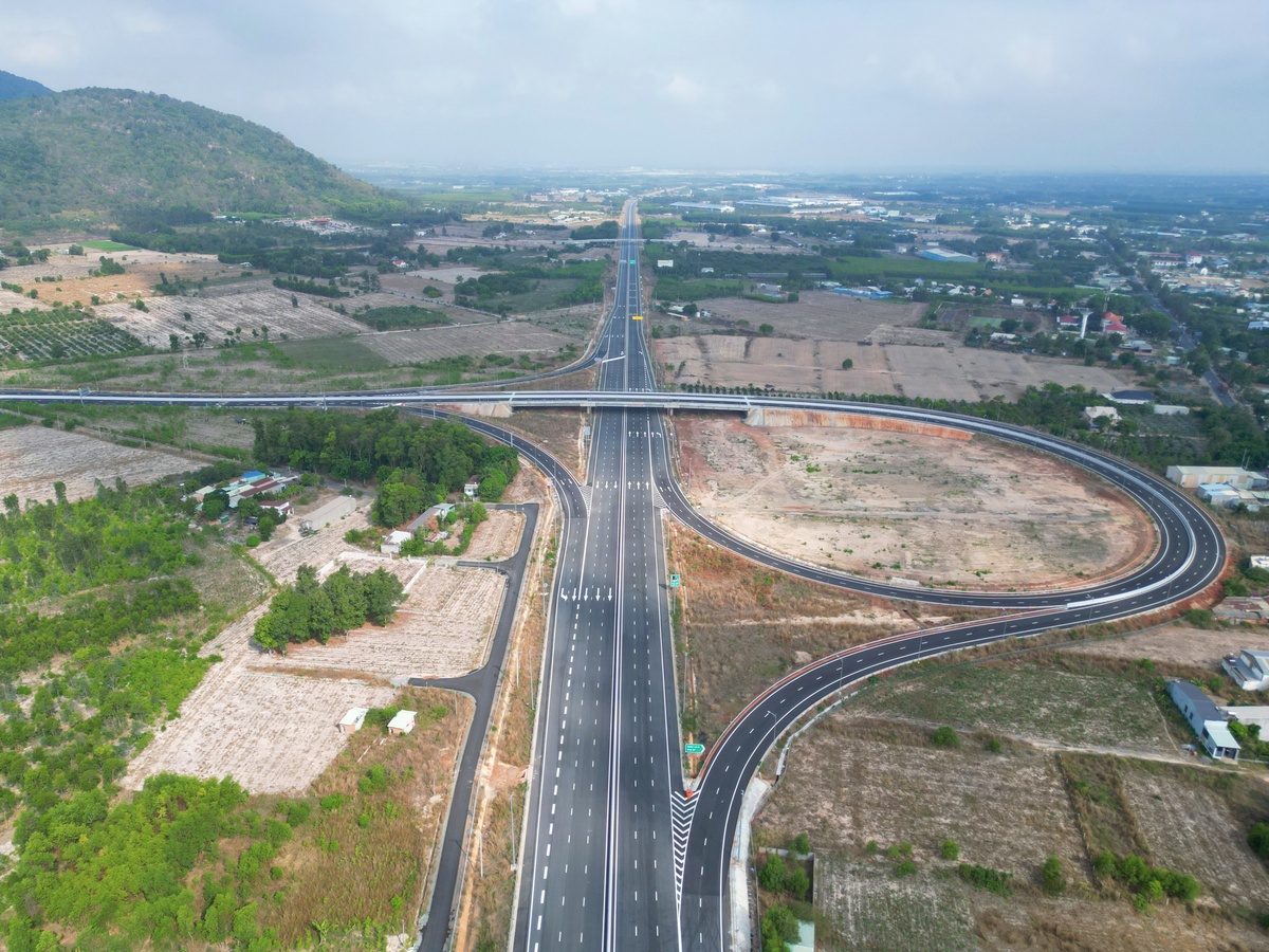 Cận cảnh gần 40km cao tốc Biên Hòa - Vũng Tàu sẵn sàng thông xe