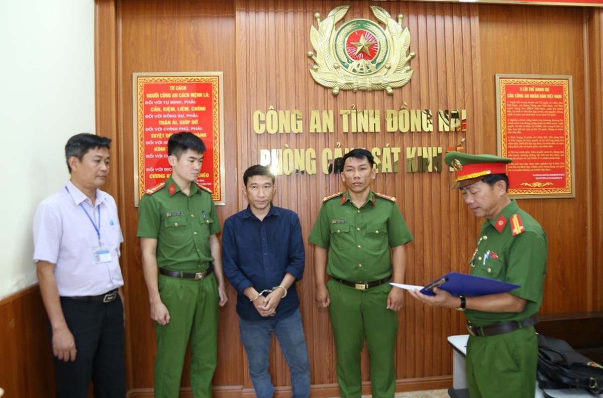 Bắt Phan Văn Lợi SN 1986 - chủ của 567 tấn da bò đổ trái phép ra môi trường