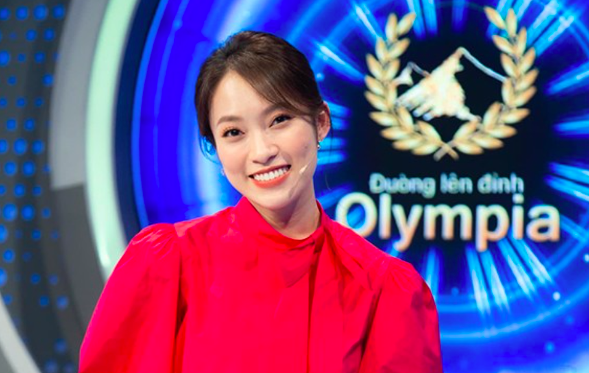 Profile "cực xịn" của nữ MC VTV: Đỗ 4 trường đại học, có chị gái là phó giáo sư