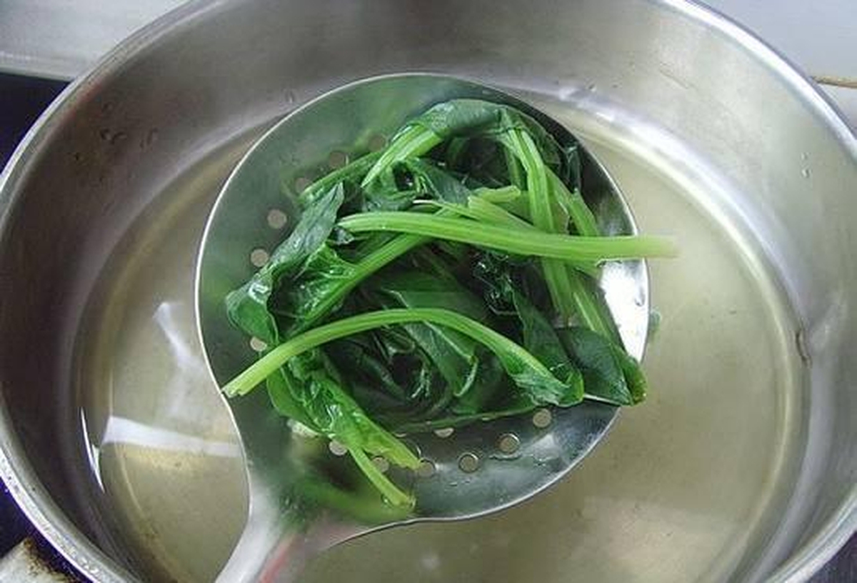 6 thực phẩm "phá thận" hơn bia rượu nhưng quen thuộc trên bàn ăn: 1 loại rau ai cũng tưởng tốt cũng không thoát "tội"