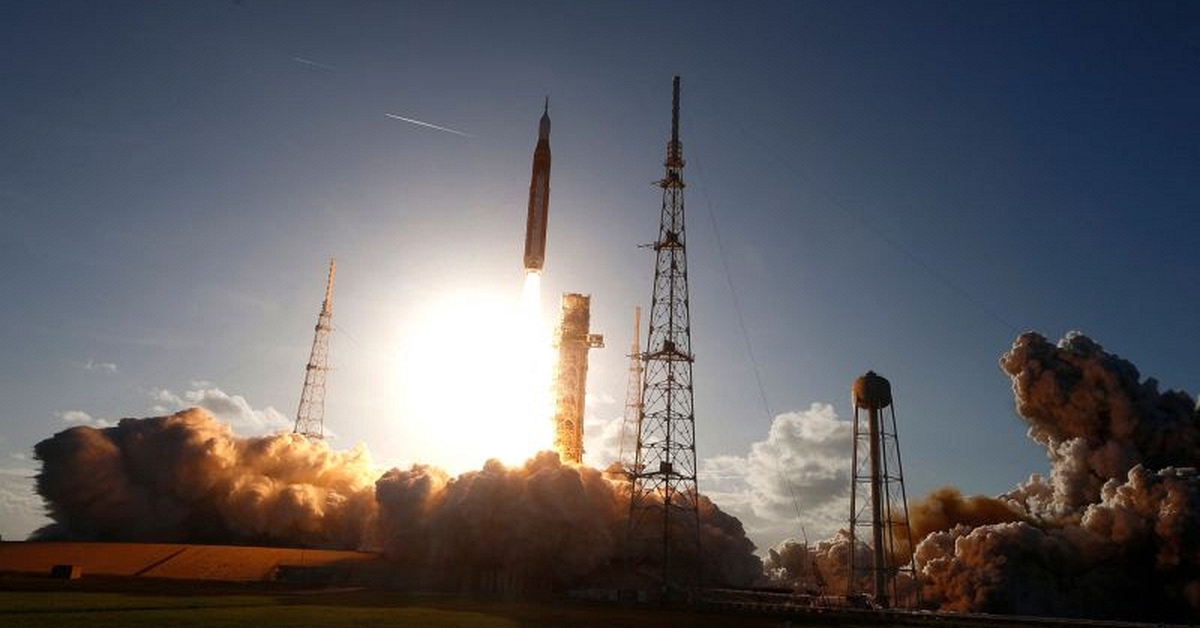 Khoảnh khắc quan trọng của nhân loại: Con tàu đưa 4 phi hành gia trở lại khám phá Mặt trăng lần đầu sau hơn 50 năm đã cất cánh!