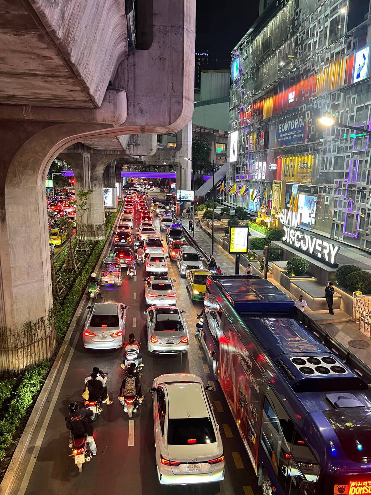 Từ tháng 4, khách Việt đi Thái Lan cẩn thận bị nộp phạt tiền triệu vì 10 quy định mới