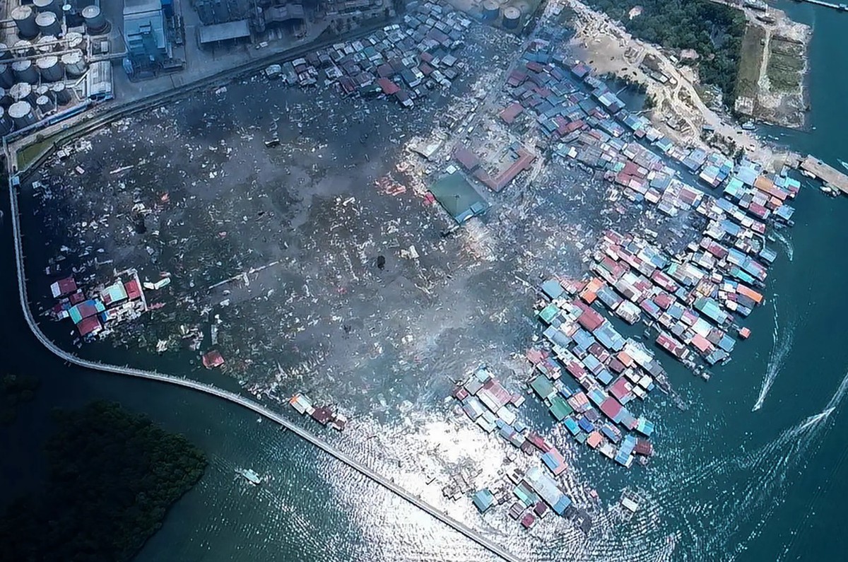 Kinh hoàng: Hơn 1.000 căn nhà bị cháy, khói cuộn tựa vòi rồng, biển lửa bao trùm như ngày tận thế