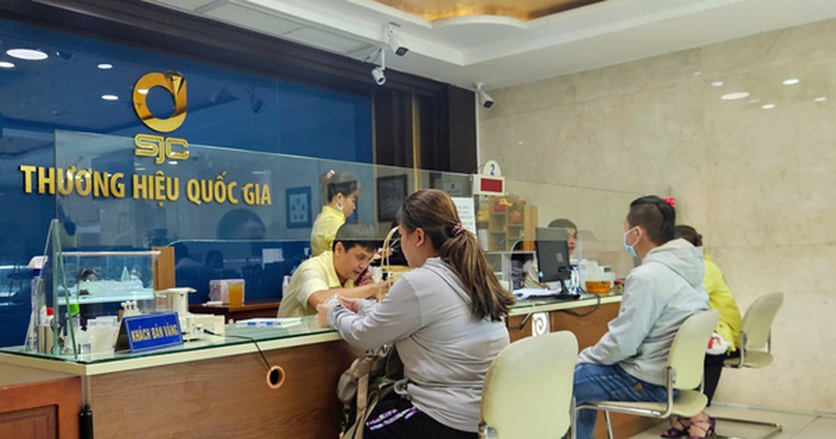 Giá vàng trong nước giảm theo thế giới, công ty SJC tiếp tục khóa kênh giao dịch online