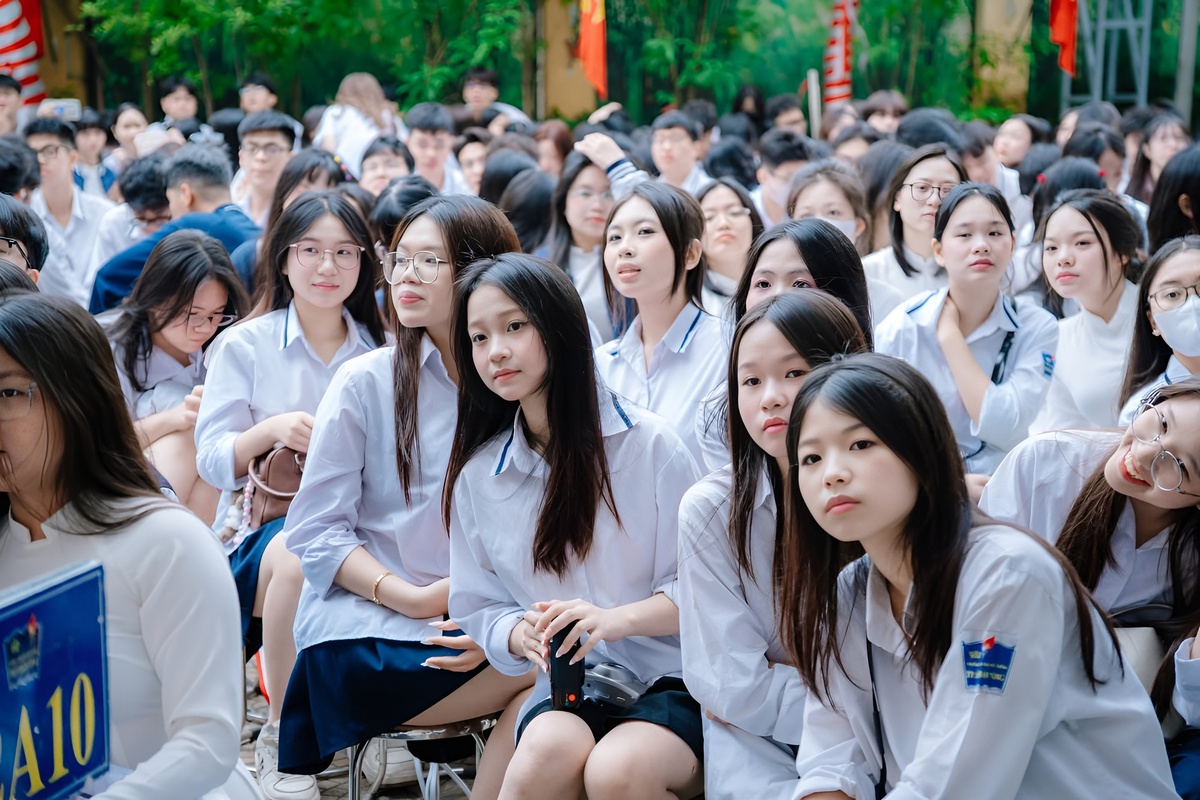 Công bố 12 nhóm ngành "hút" thí sinh nhất 2025: Kinh doanh - quản lý áp đảo, nhóm Sư phạm tăng mạnh