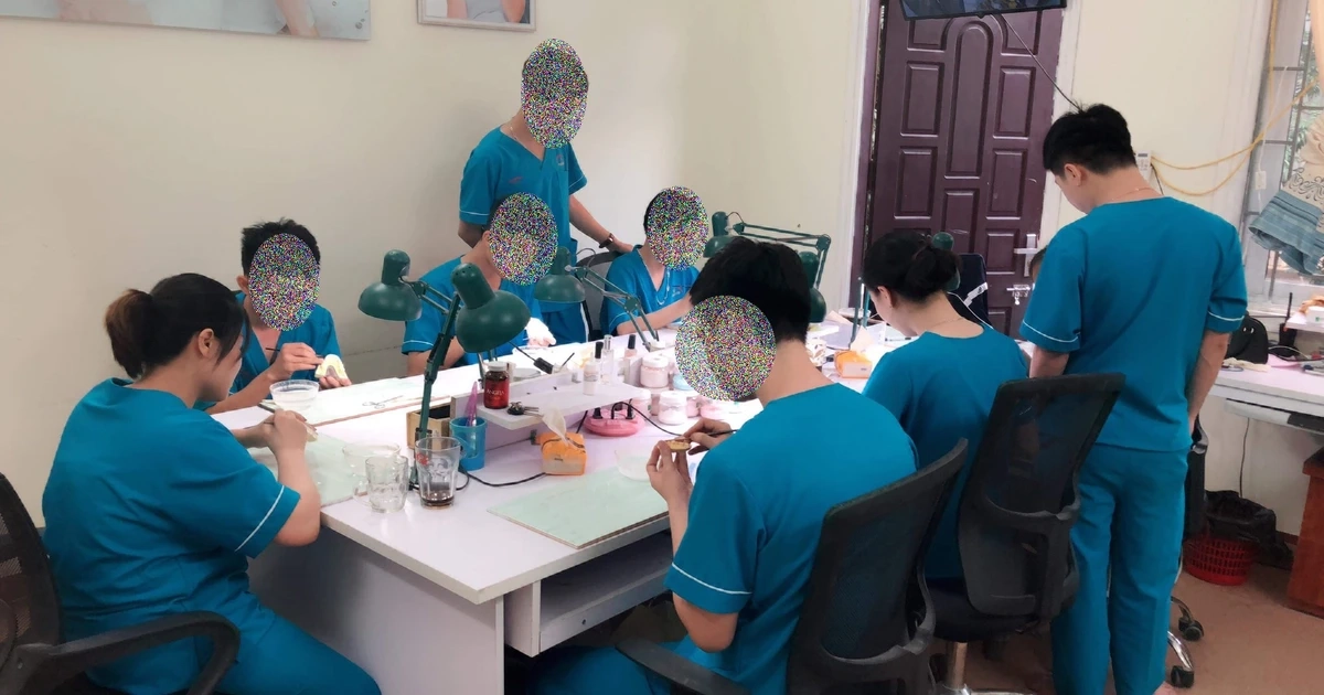 Vạch chiêu moi tiền làm răng sứ: Răng sứ trôi nổi, né thuế, ai quản?