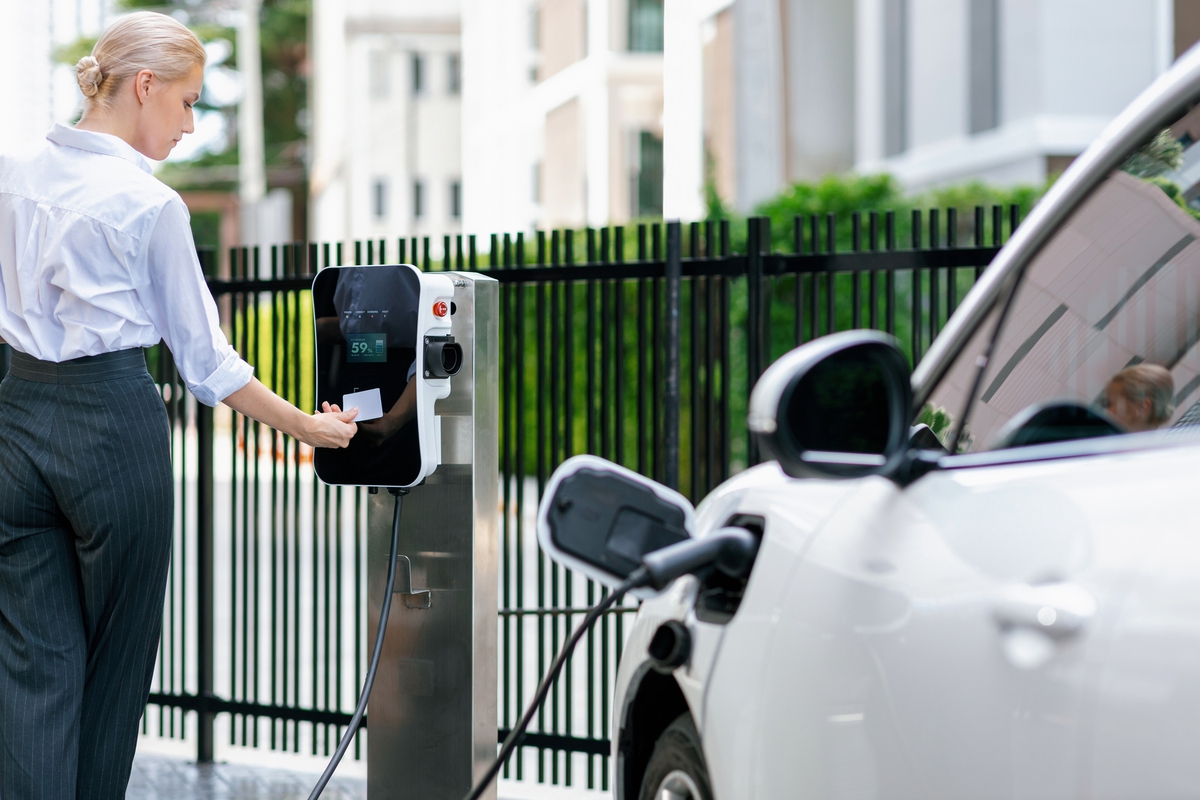 Tăng trưởng mạnh tại châu Âu, Ấn Độ và Mỹ, xu hướng xe điện ngày càng rõ nét