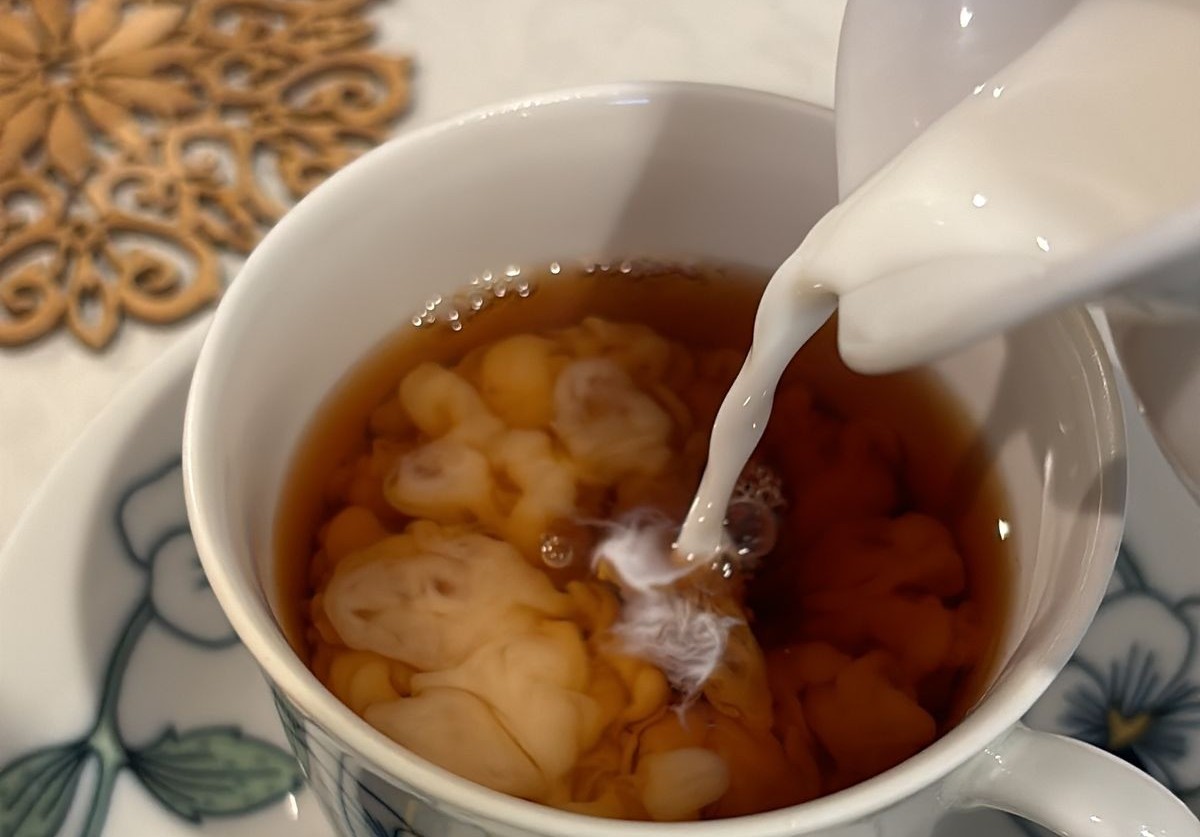 Người đàn ông 24 tuổi đột nhiên mù lòa, bác sĩ chỉ đích danh "thủ phạm" là loại nước hiếm người trẻ nào không mê