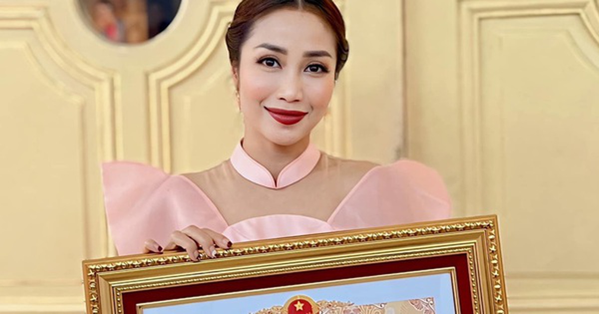 Nữ NSƯT nói lý do 39 tuổi mới được phong danh hiệu: "Tôi đã chuẩn bị hồ sơ, đem đi công chứng rồi"